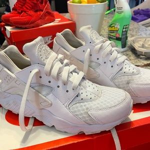 Nike Air Huarache Run size 6 White